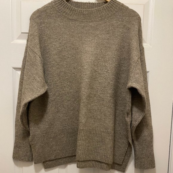 H&M Sweaters - H&M Sweatshirt *Tan* Size Small